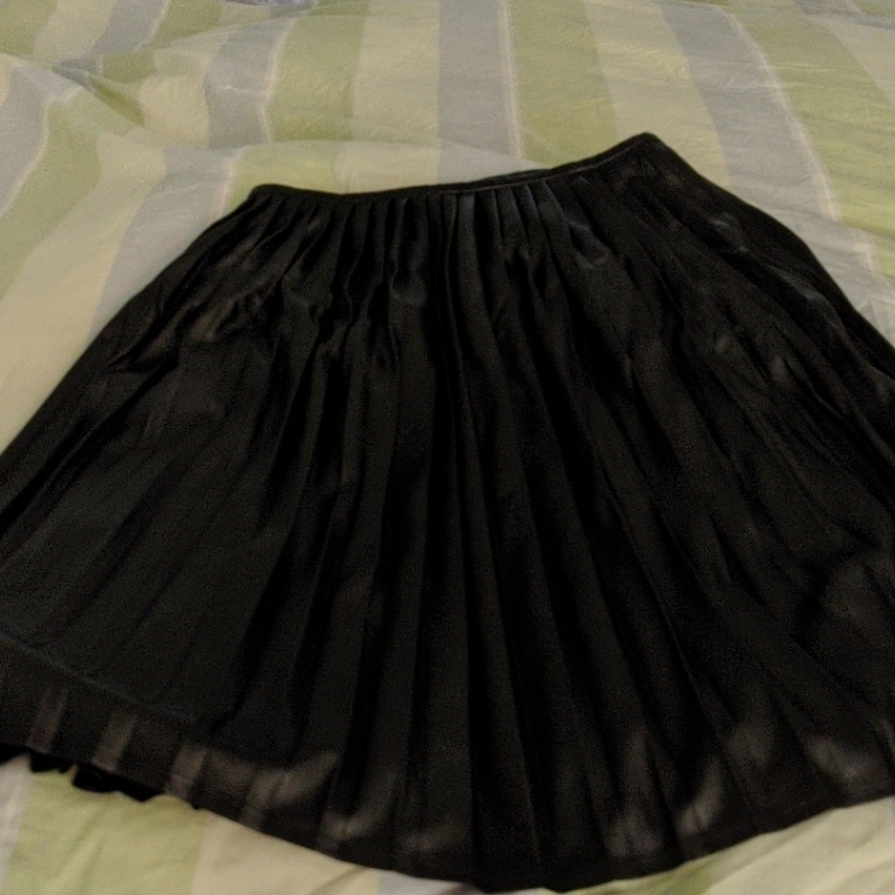 Alice & Trixie pleated black pleather skirt